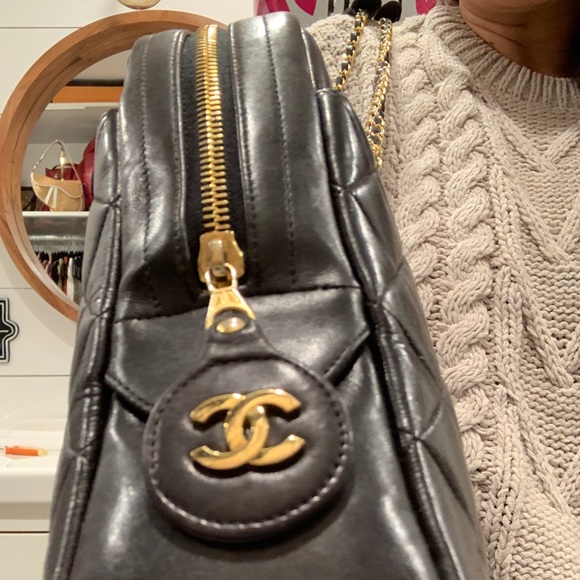 CHANEL Quilted Matelasse CC Logo Lambskin Tote - Picture 14 of 15